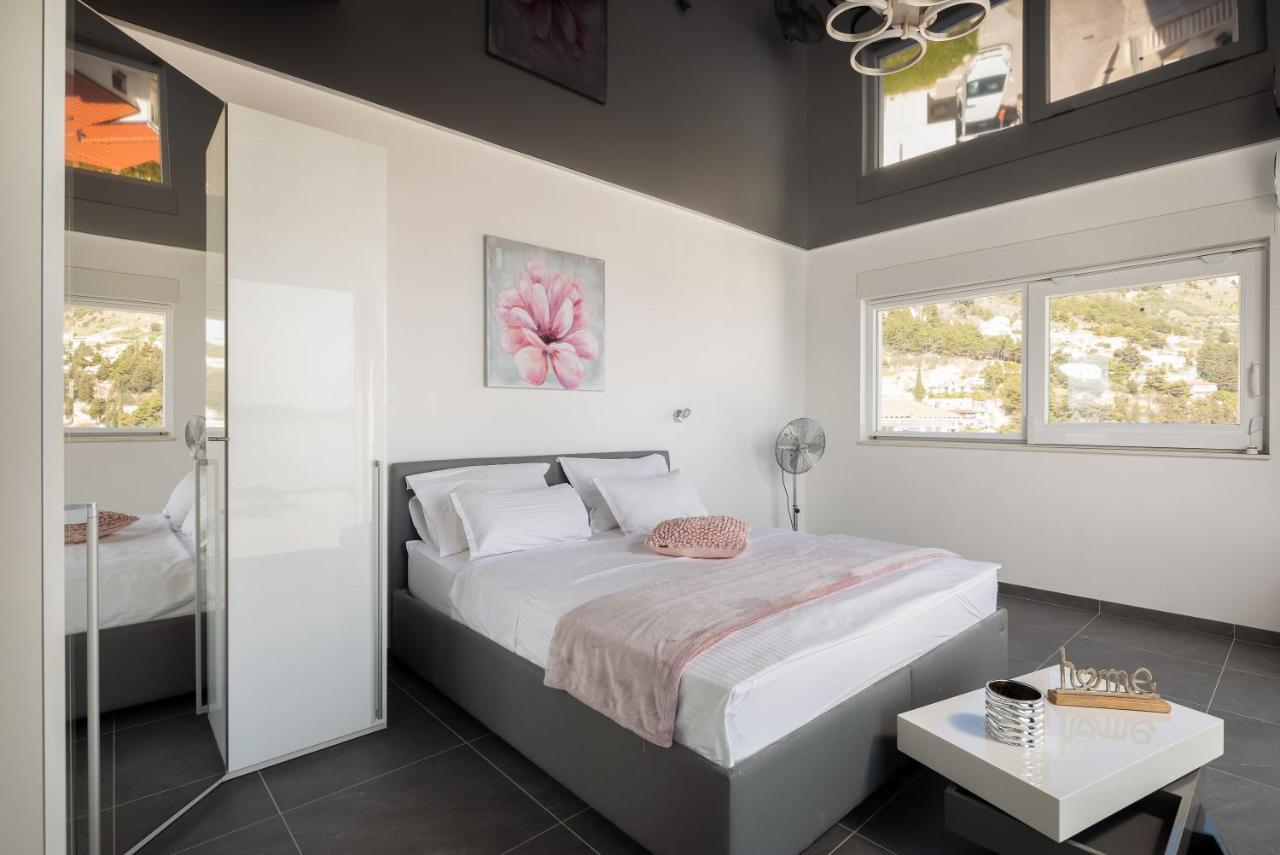 Beachfront Holiday Home - Private Heated Pool มีมิตเซ ภายนอก รูปภาพ
