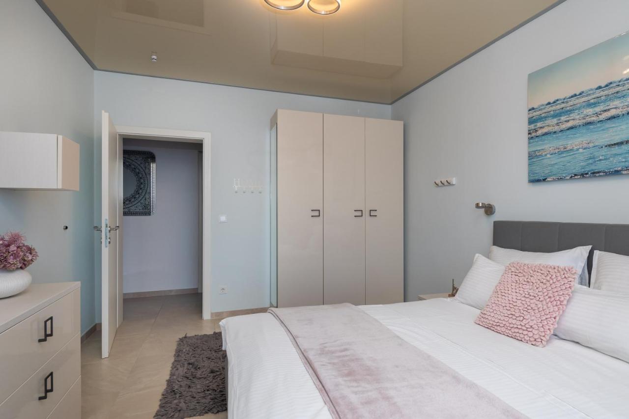 Beachfront Holiday Home - Private Heated Pool มีมิตเซ ภายนอก รูปภาพ