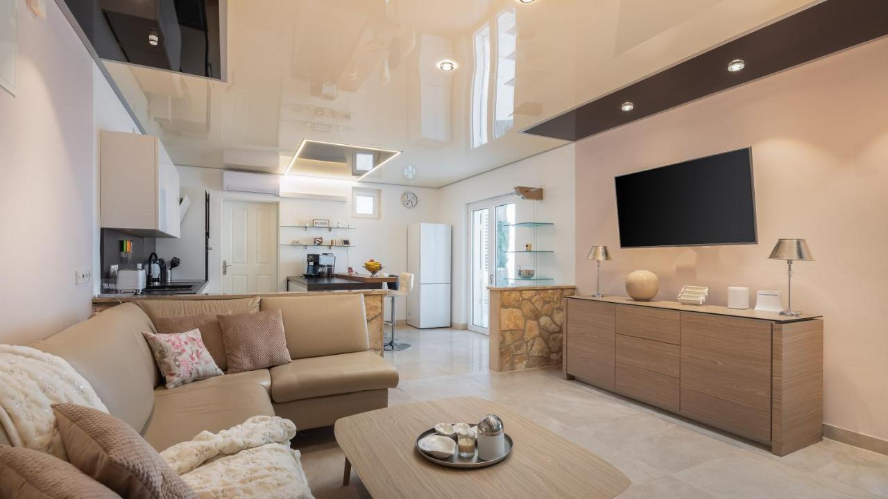 Beachfront Holiday Home - Private Heated Pool มีมิตเซ ภายนอก รูปภาพ